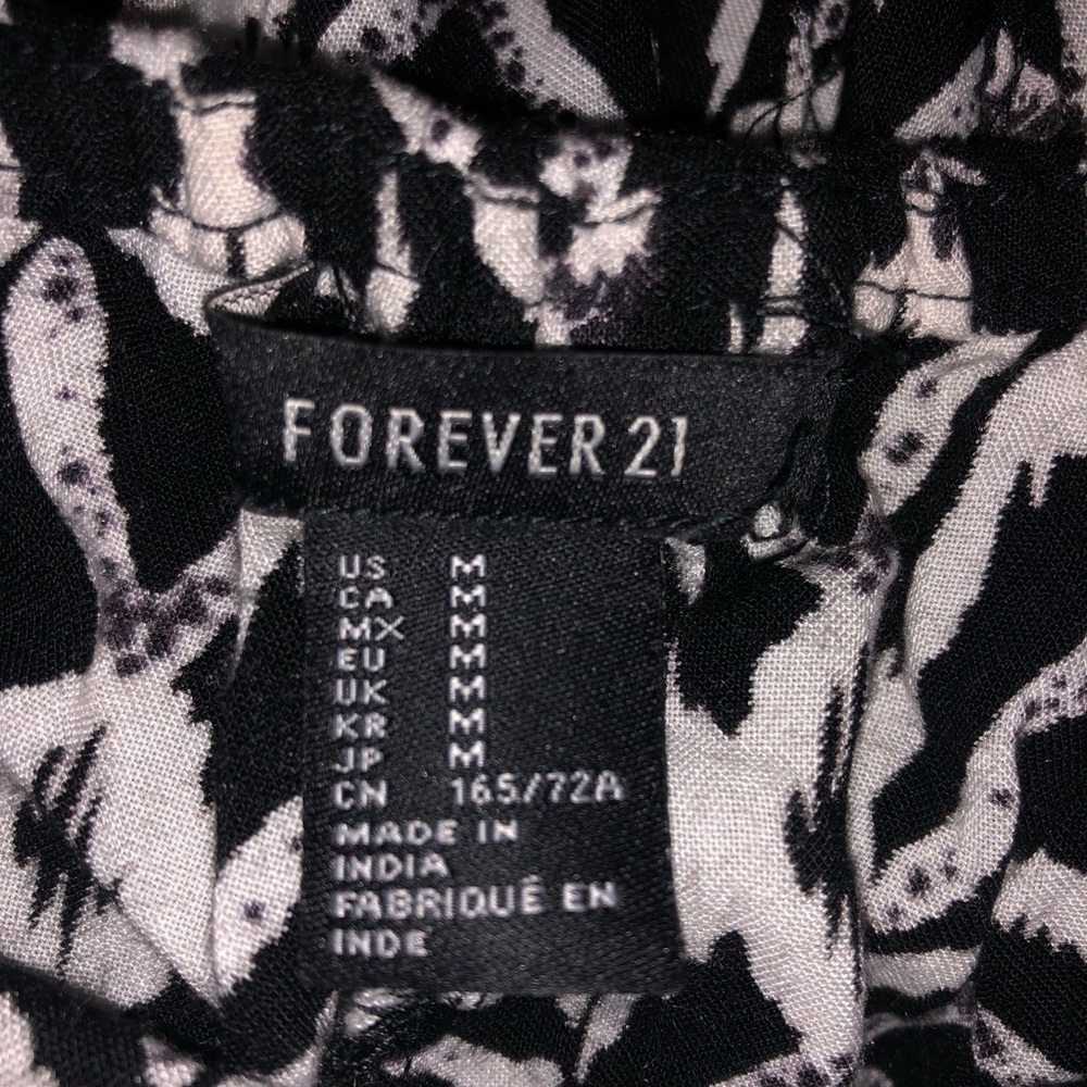 Forever 21 black & white tie back Romper Size Medium - Picture 6 of 7